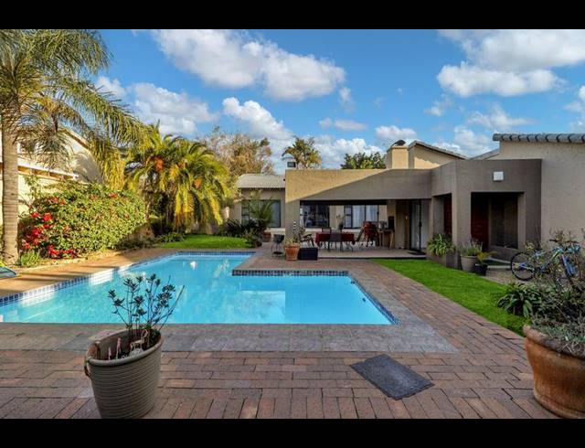 4 BEDROOM PROPERTY TO RENT IN FOURWAYS GARDENS